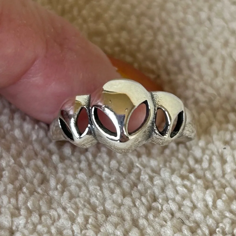 925 Sterling Silver embrace unique